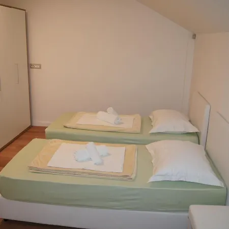 Hostel Stadion - *